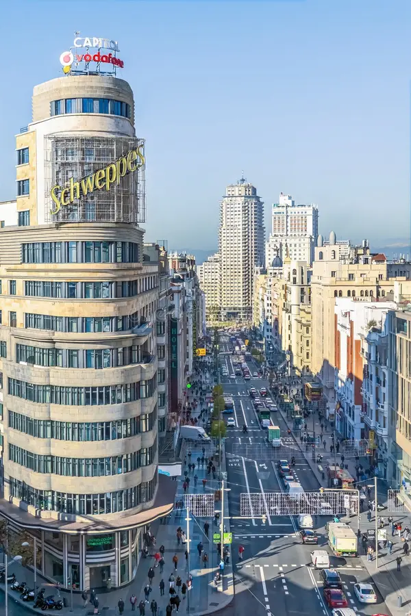 Nosotros estamos en Madrid. Acércate.